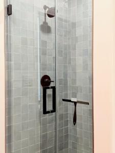 Un baño de Chumash Chapel - Luxury Historic Ojai Villa