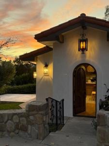 Fotografie z fotogalerie ubytování Chumash Chapel - Luxury Historic Ojai Villa v destinaci Ojai