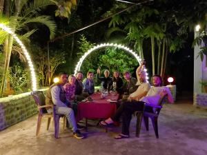 Επισκέπτες που μένουν στο Hotel Rhino Land-Sauraha Family Home