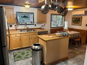 Kuchyň nebo kuchyňský kout v ubytování Unit A farm at 420