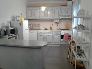 Kuchyň nebo kuchyňský kout v ubytování Appartement Salir do Porto + 10 fotografií