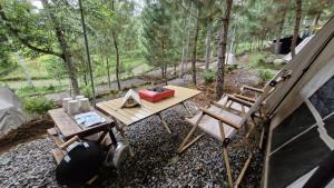 Aed väljaspool majutusasutust Pakis Camping Cikole