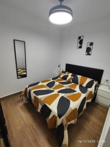 Postel nebo postele na pokoji v ubytování CITYHOUSE! NUEVO REFORMADO CONFORT WIFI TV65 AC FULL Visco