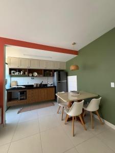 Kuchyň nebo kuchyňský kout v ubytování Praia dos Milionários - Ilhéus - Apartamento Duna 403 com 2 quartos - Completo - Vista mar - Conforto