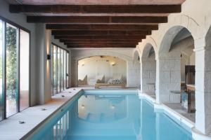 Bazén v ubytovaní Hotel Peralada Wine Spa & Golf alebo v jeho blízkosti