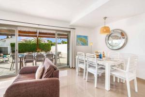 Χώρος καθιστικού στο Villa Pina 20