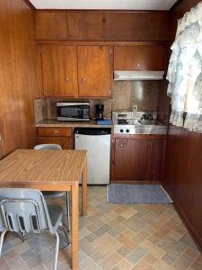 Kuchyň nebo kuchyňský kout v ubytování Scenic View Motel & RV Park