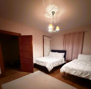 Postel nebo postele na pokoji v ubytování The Pink Haus