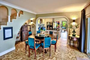 a kitchen and dining room with a table and chairs at Villa Bel Fiori - 4 Bedroom Villa in Ballito