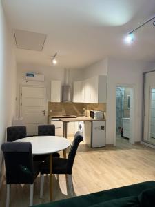 Η κουζίνα ή μικρή κουζίνα στο MarbleHouse