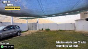 a car parked under a tent in a yard at Escápate con tu pareja sin salir de Lima in Cieneguilla