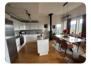 Køkken eller tekøkken på Moderne familie hus