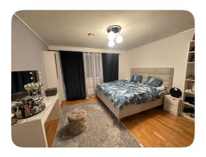 En eller flere senge i et værelse på Moderne familie hus