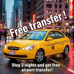 バクーにあるXetai Royal Hotel & Restaurantの黄色い車が街路に駐車している