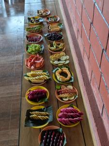 Φαγητό σε αυτό το δωμάτιο σε οικογενειακή κατοικία ή κάπου εκεί κοντά