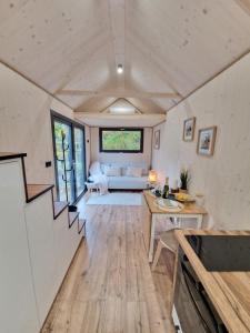 Postel nebo postele na pokoji v ubytování Mrozy House 1 - mały dom, duży spokój