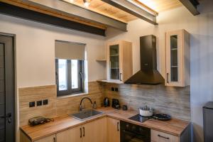 a kitchen with a sink and a stove at Θριές Παρνασσός in Kalívia