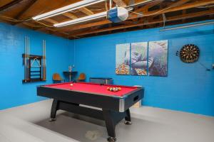 Biliár nebo kulečník v ubytování Fun Oasis Near Springs Spa Game Room Yard Spa EV
