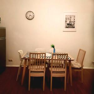 Posezení v ubytování Stylish 2BR in Old Town Gem + 12 fotografií