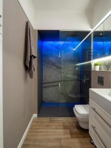 Bilik mandi di Sofia Central View Loft