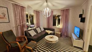 Μια τηλεόραση ή/και κέντρο ψυχαγωγίας στο Little Cabin