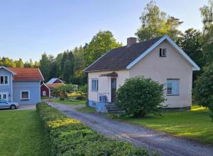 Το κτήριο όπου στεγάζεται  η παραθεριστική κατοικία