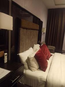 Ένα ή περισσότερα κρεβάτια σε δωμάτιο στο Helen Terrace Hotel