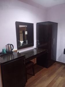 Η κουζίνα ή μικρή κουζίνα στο Helen Terrace Hotel