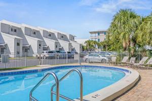 Bazén v ubytování Blue Tide 6B nebo v jeho okolí