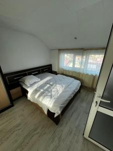 Ένα ή περισσότερα κρεβάτια σε δωμάτιο στο Cozy Loft Craiova 1 +10 φωτογραφίες