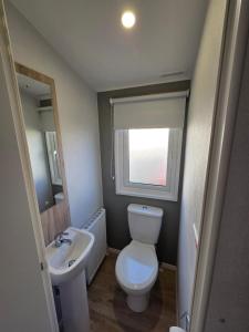 Koupelna v ubytování 8 Berth Caravan Haven Marton Mere