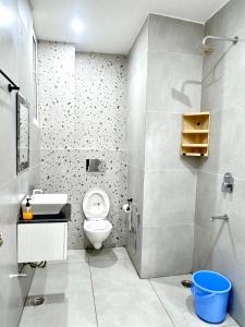 O baie la The Olivia Luxury - Stay step away from Laxman Jhula