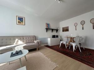 Μια τηλεόραση ή/και κέντρο ψυχαγωγίας στο T2 au cœur de Niort, proche marché & Port Boinot