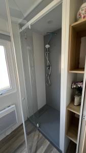 Ένα μπάνιο στο Mobil home 3 chambres 40 m2