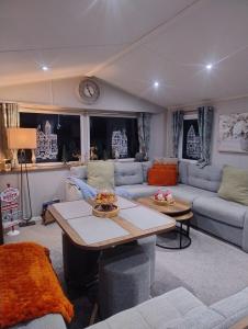 Χώρος καθιστικού στο Seton Sands Holiday Village Luxury 61 Muirfield Near Edinburgh Free WiFi