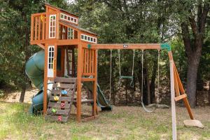 Sân chơi trẻ em tại Serenity Pines 1hr to Yosemite w BBQ and Game Room