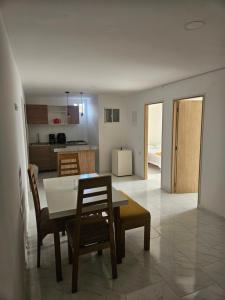 Η κουζίνα ή μικρή κουζίνα στο Apto N 302 vacacional