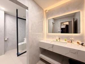 Koupelna v ubytování Serenova Hotel Siam Paragon, Bangkok + 100 fotografií