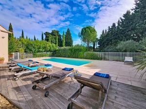 Bazén v ubytování La Bri...Gite nebo v jeho okolí