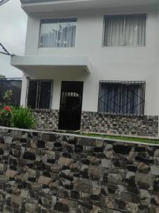 Το κτήριο όπου στεγάζεται  το δωμάτιο σε οικογενειακή κατοικία