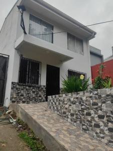 Το κτήριο όπου στεγάζεται  το δωμάτιο σε οικογενειακή κατοικία