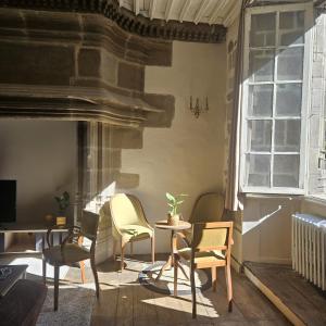 a room with chairs and a table and a window at Gite Maison Loyac in Tulle +2 photos