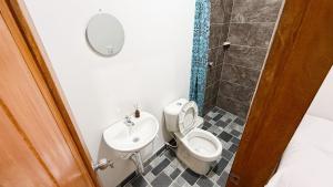 a bathroom with a toilet and a sink at Apartamentos Datalu in Coveñas +10 photos