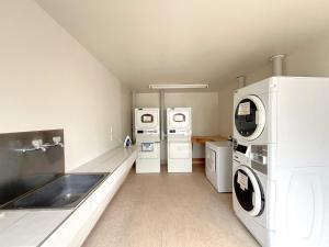 Kuchyň nebo kuchyňský kout v ubytování Mt Aspiring Holiday Park