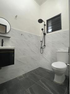 Koupelna v ubytování Hafiyya Raintown Homestay, Taiping