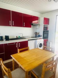 Kuchyň nebo kuchyňský kout v ubytování Les locations de Miche 2ch