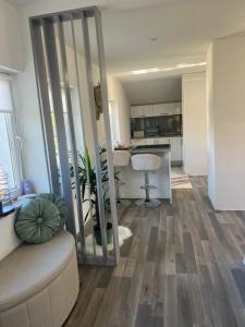 a living room with a couch and a kitchen at Vila jajcegrad in Jajce