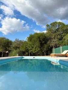 Bazén v ubytování Altos de Las Sierras nebo v jeho okolí