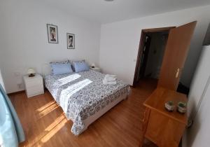 a bedroom with a bed and a wooden floor at Paraiso 46 in Parque Holandes +26 photos