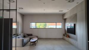 TV a/nebo společenská místnost v ubytování Apartament Let's Sea A17 Gąski